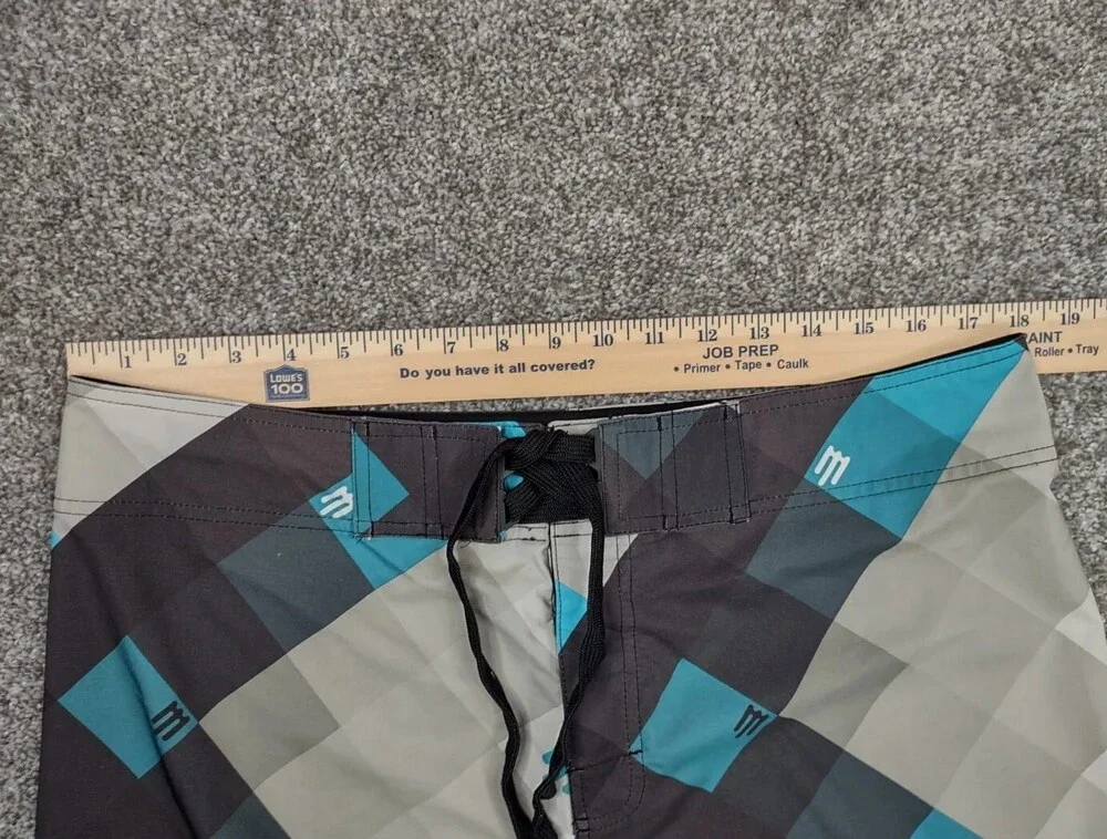 brody board shorts*